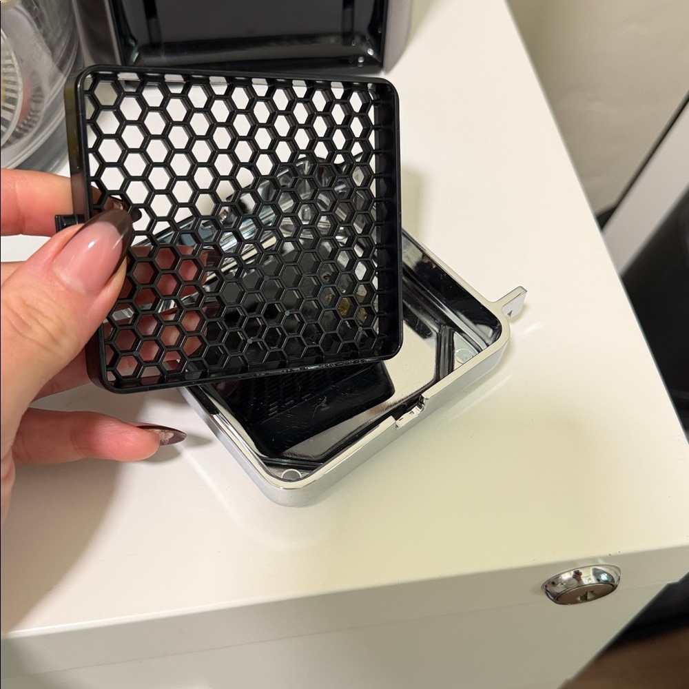 Nespresso Vertuo Coffee and Espresso Maker by De'Longhi, Titan (EUC) - Picture 15 of 17